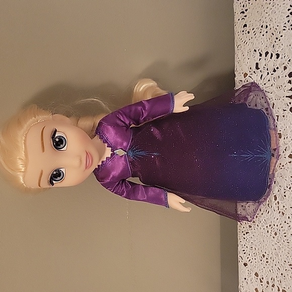 Disney Frozen Elsa Doll - Picture 1 of 1